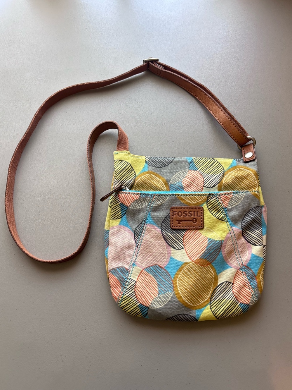 Fossil Multicolor Circle-Print Crossbody Bag pockets key per adjustable Y2K boho